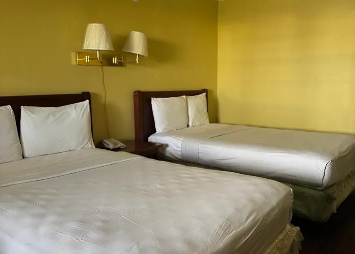 Evergreen Plaza Inn