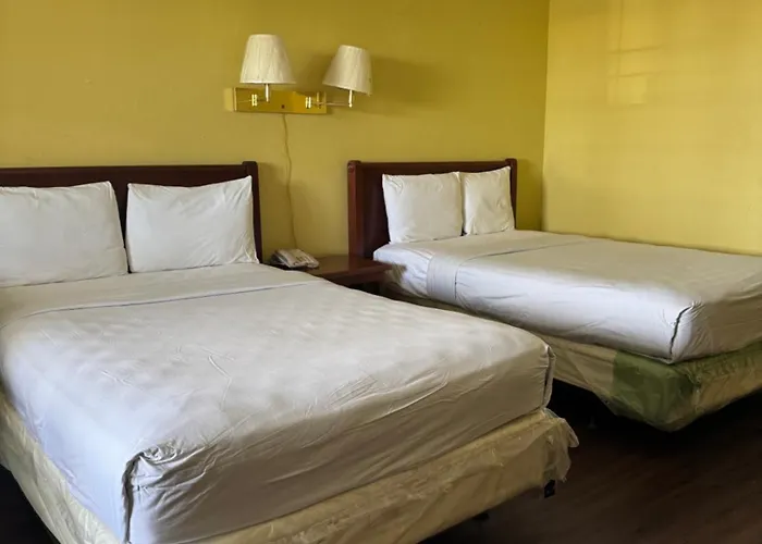 Evergreen Plaza Inn