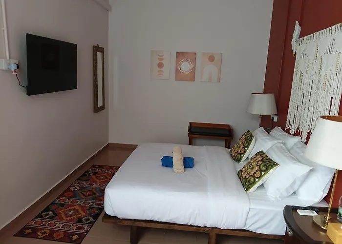 Sunset Beach Retreat & Beach Bistro