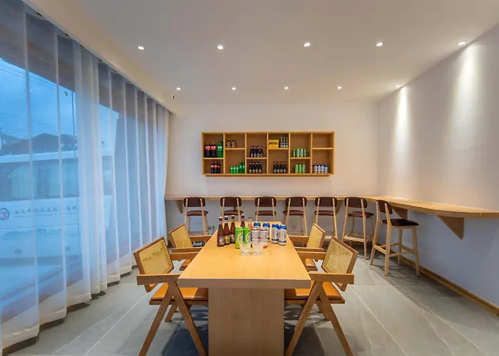 Shangri-La Jingyue Homestay