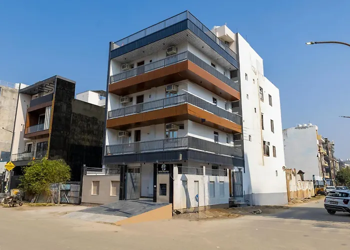 Hotel Park Tree I Sec-63A I Noida I Couple Friendly And Corporate Rooms Available