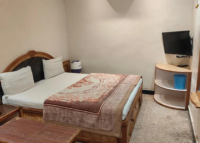 Hotel Priyanka - 750 Metres From Nakki Lake Near Bus Stand