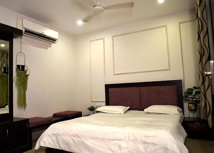 Hotel Prateek Plaza & Restaurant
