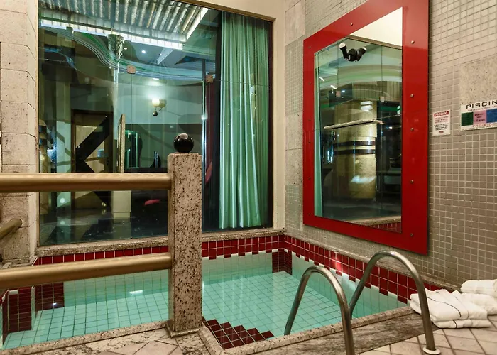 Status Motel