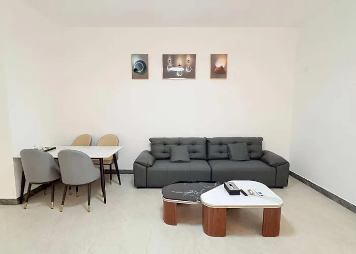 Xiaos Henderson Hotel