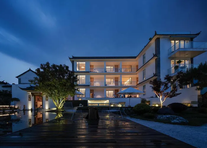 The Windyard Kazan Onsen Hotel-Private Hot Spring Bathtub Close To South Gate Of Dali Ancient Town - Free Pick-Up From Airport & Railway Station For 3 Nights