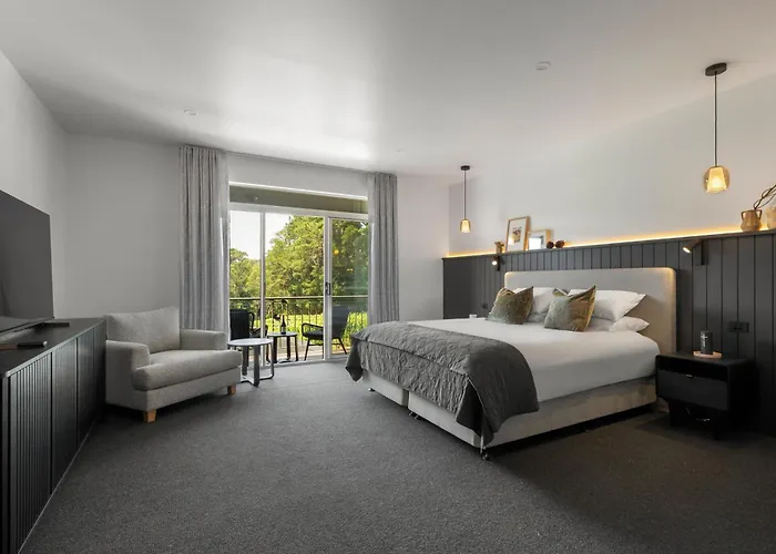 Mantons Creek Estate