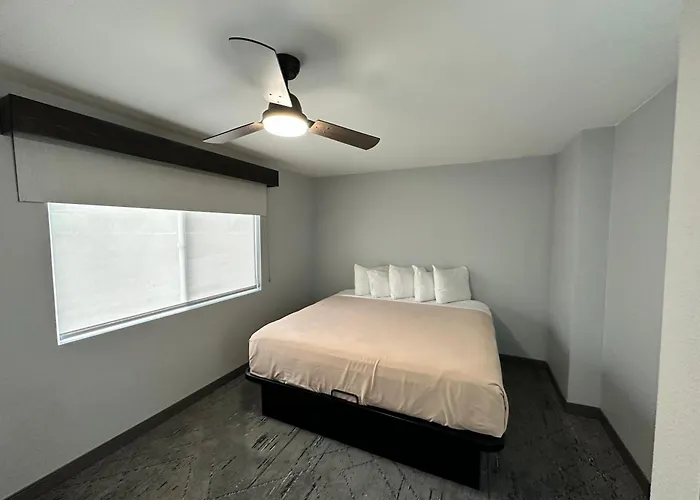 Ponderosa Lodge Ascend Collection