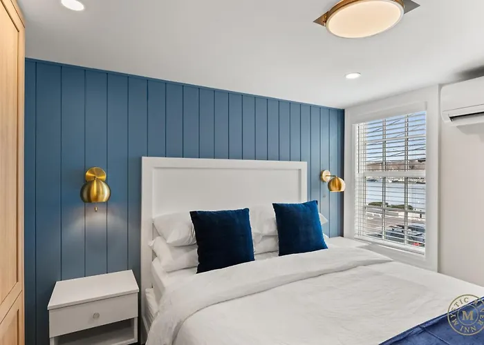 Light House Suite 202 At Captains Row Downtown