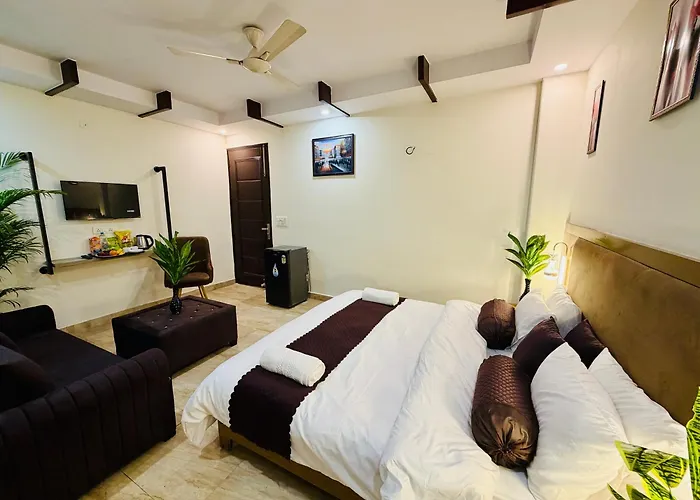 Hotel Oxygen Crown-Couple Friendly-Noida Sector 19