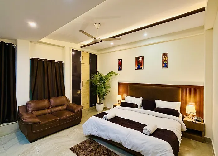 Hotel Oxygen Crown-Couple Friendly-Noida Sector 19