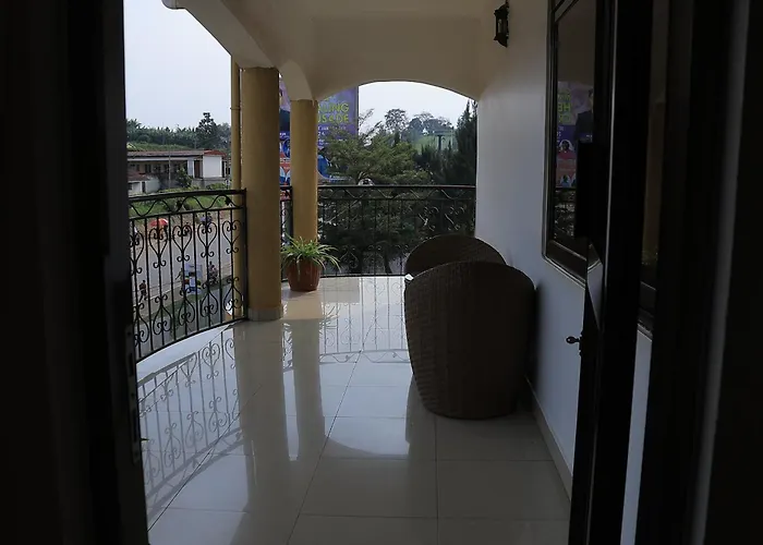 Reinah Tourist Hotel