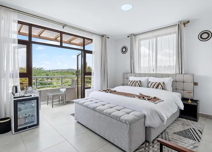 Osotua Villa 18 Home Hotel Nanyuki 7 Bedrooms 14 Guests