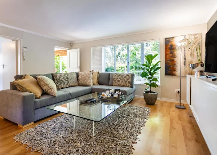 Luxury Garden Apartment - The Grey