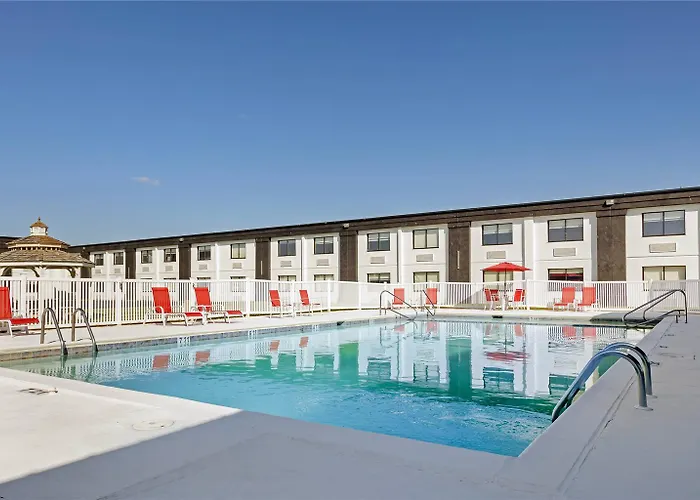 The Lux Hotel & Conference Center, An Ascend Collection Hotel