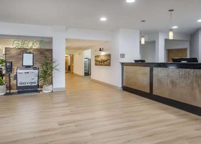 Best Western Plus Peppertree Airport Inn