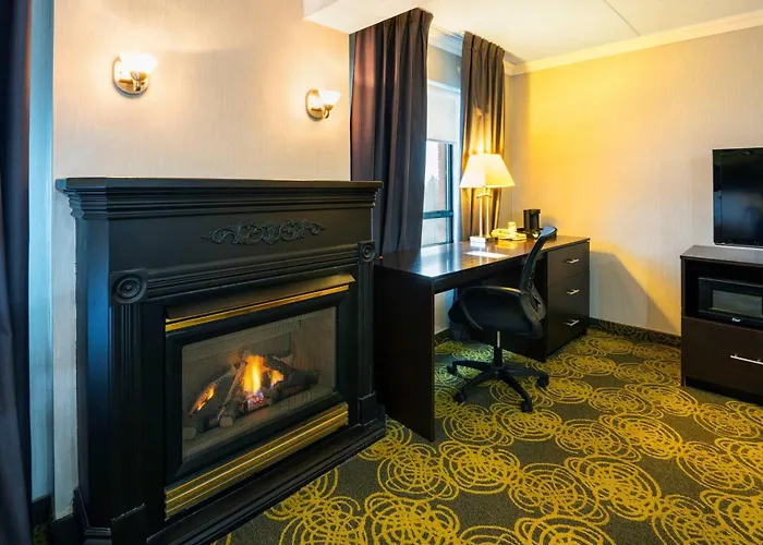 Comfort Hotel & Suites