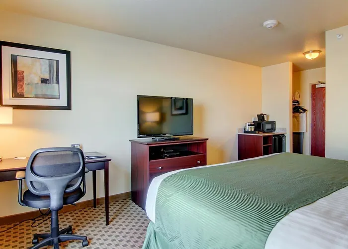 Cobblestone Inn & Suites - Carrington