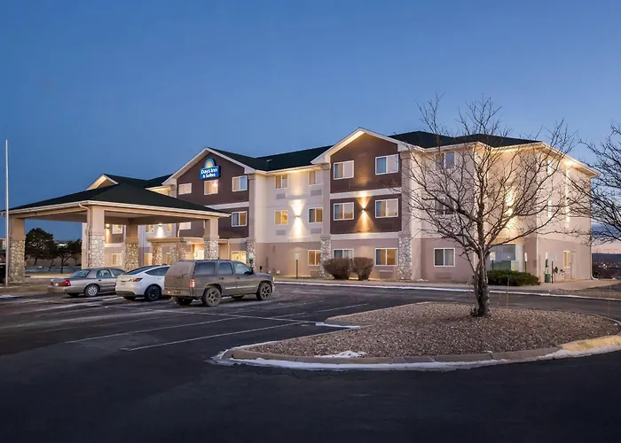Days Inn & Suites By Wyndham Castle Rock