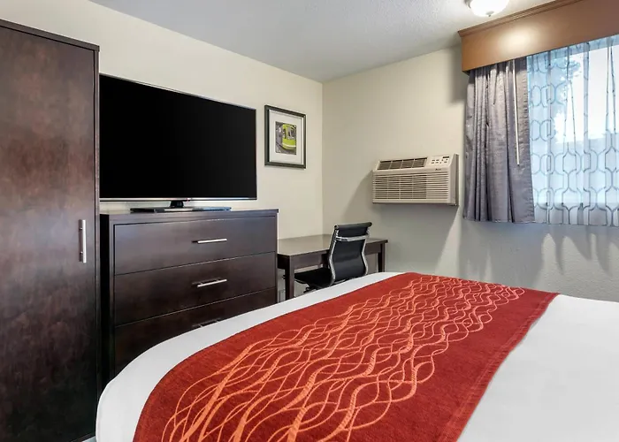 Comfort Inn & Suites Tigard Near Washington Square