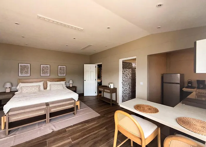 Secret Harbour Boutique Hotel And Marina