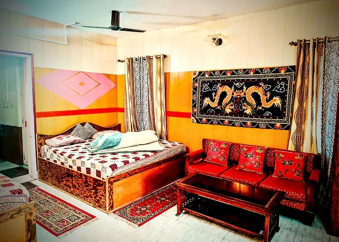 Himvadi Resorts Kausani