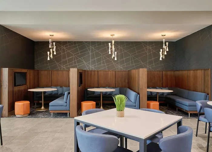 Courtyard By Marriott Madison