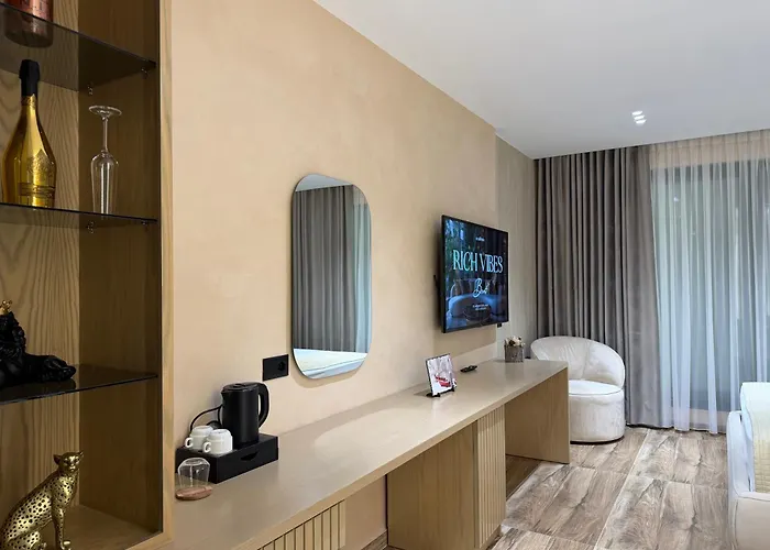 Rich Hotel