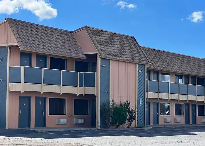Oasis Inn And Suites