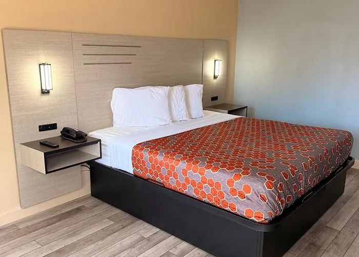 Milan Inn & Suites