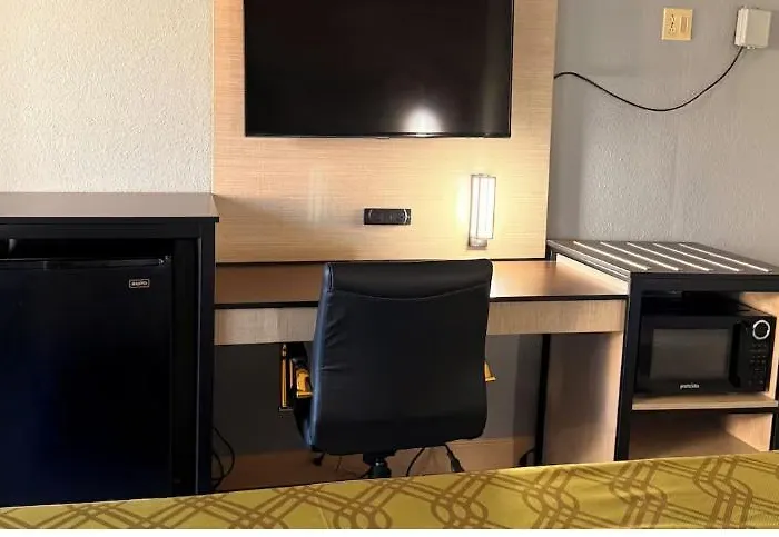 Milan Inn & Suites