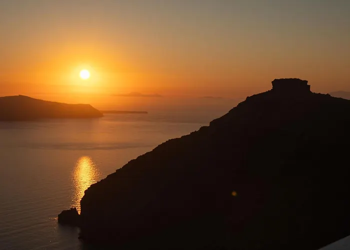 Sun Rocks Boutique Hotel - Caldera View Suites & Sunset Dining Experience