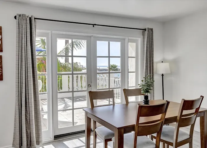 Oceanside Marina Suites - A Waterfront Hotel