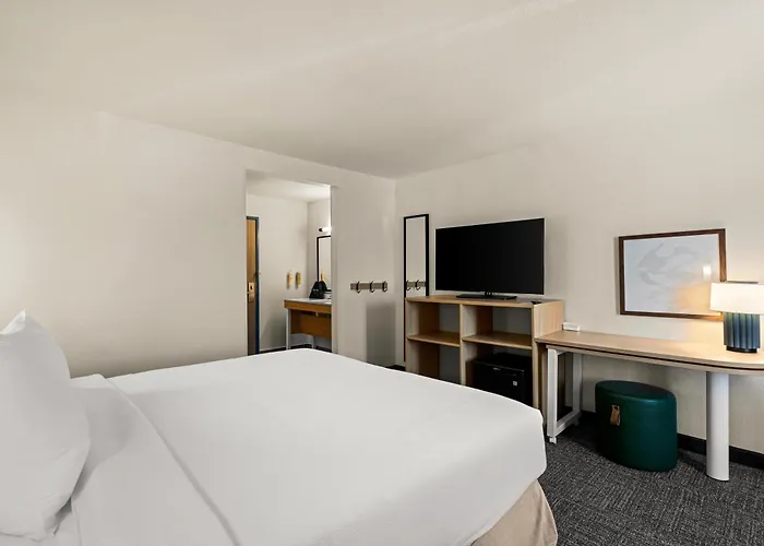 Spark By Hilton Fort Wayne