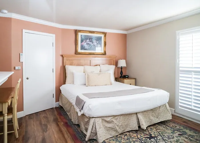 Grass Valley Courtyard Suites