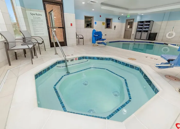 Holiday Inn Express & Suites Medford-Central Point