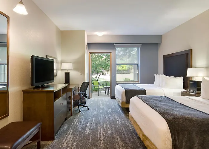 Clubhouse Hotel And Suites