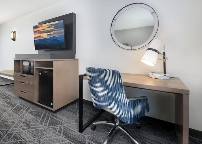 La Quinta Inn & Suites By Wyndham Downtown Asheville