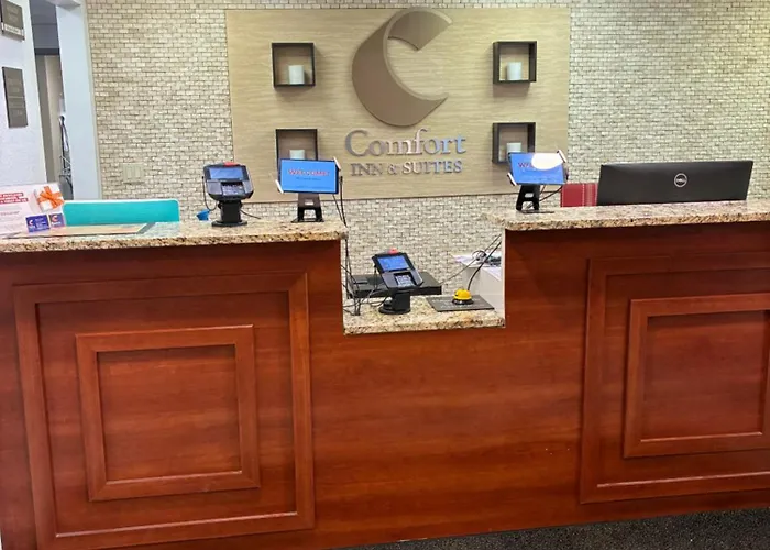 Comfort Inn & Suites Dayton Northwest - Englewood