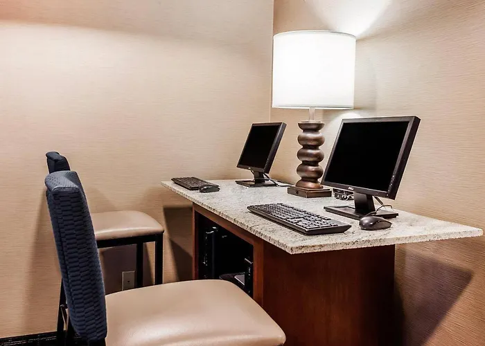 Comfort Suites Independence - Kansas City