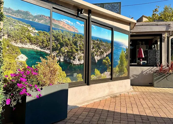 Hotel Eden Cassis - Centre-Ville- Piscine Chauffee, Jacuzzi Et Sauna - Parking Prive