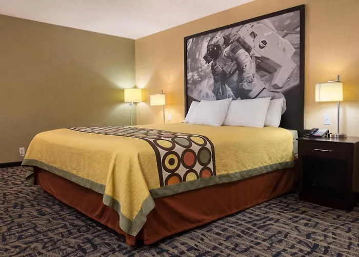 Super 8 By Wyndham Pasadena