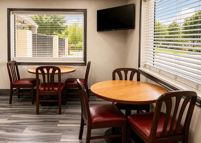 Super 8 By Wyndham Pasadena