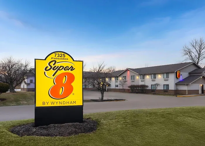 Super 8 By Wyndham Mentor/Cleveland Area