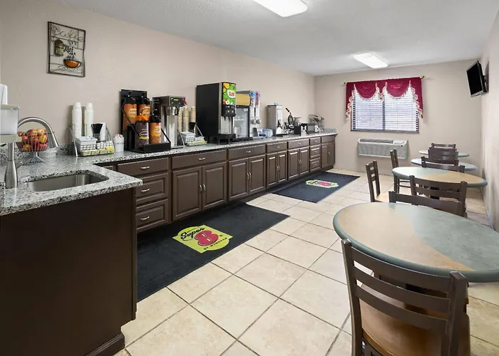 Super 8 By Wyndham Mentor/Cleveland Area