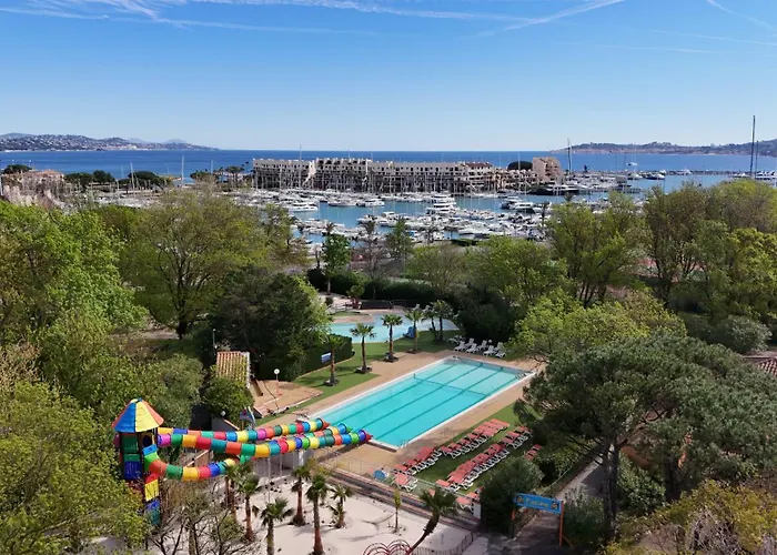 Marina Hotel Club