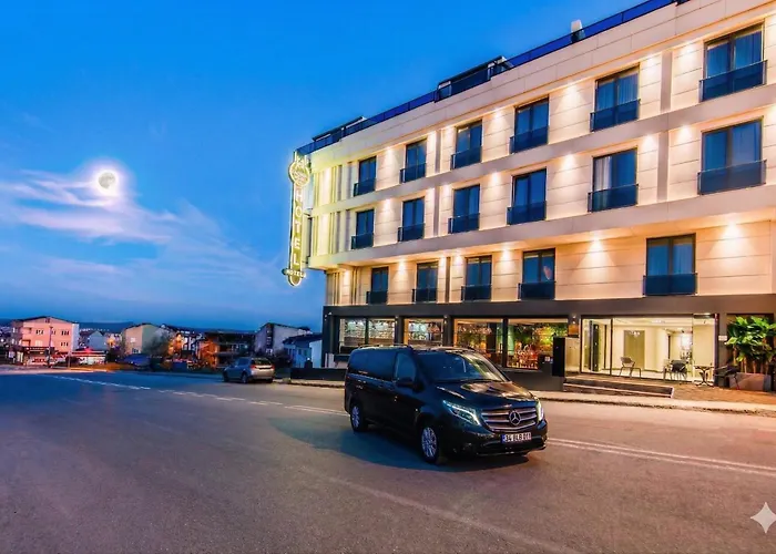 Heaven Premium Hotel Restaurant & Airport Shuttle