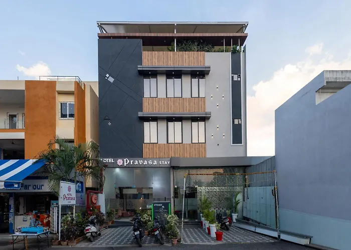 Hotel Pravasa Stay, Dewas Naka