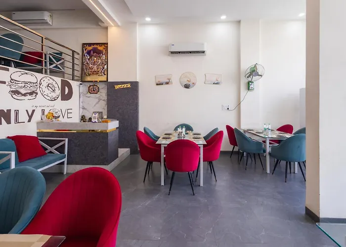 Hotel Pravasa Stay, Dewas Naka