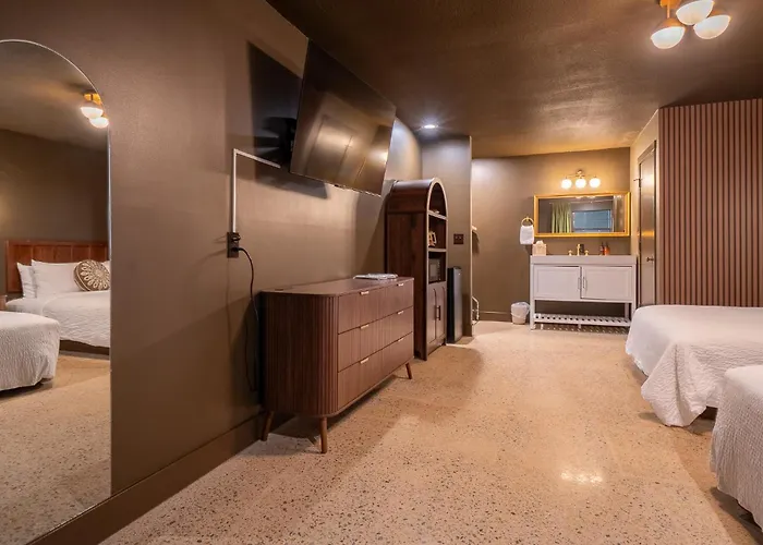 Woodland Parkview Motel